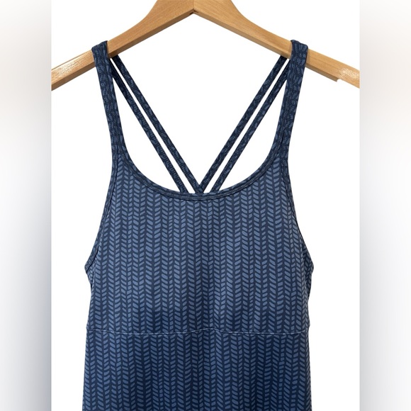 Columbia women’s Omni-wick active dress Small blue strappy back built in bra - Picture 3 of 7